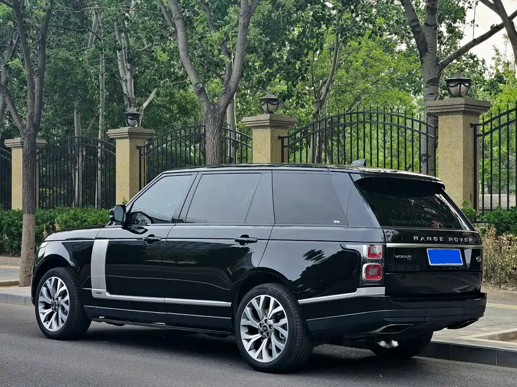 Range Rover 2021 3.0 L6 Legend Extended Classic Edition купить на сайте DeffCars