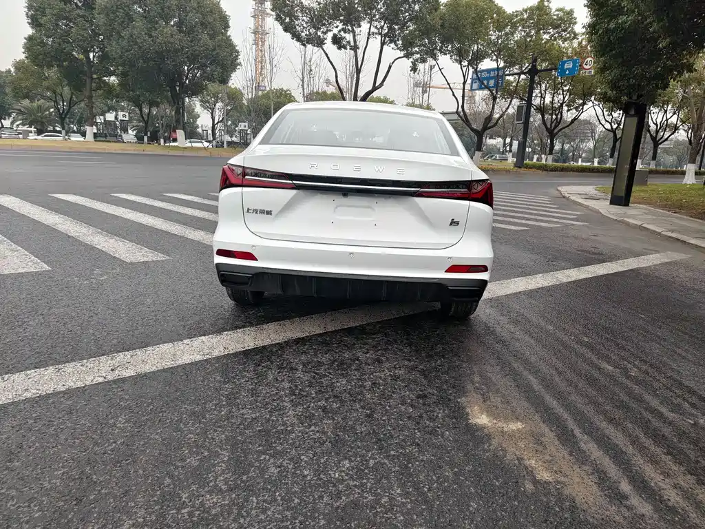 Roewe i5 2026 1.5L Manual Comfort Edition купить на сайте DeffCars