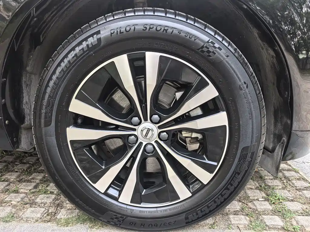 Volvo XC60 2022 B5 four-wheel drive Zhiyi Luxury Edition купить на сайте DeffCars