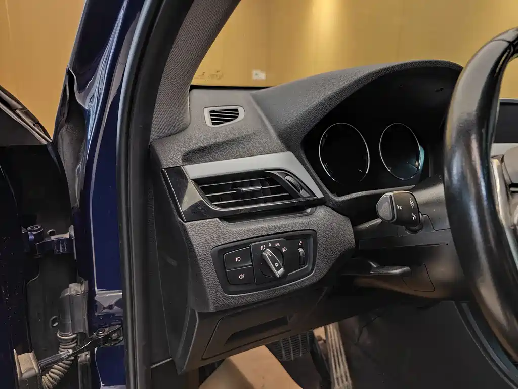 BMW X1 2019 sDrive20Li Leading Model купить на сайте DeffCars