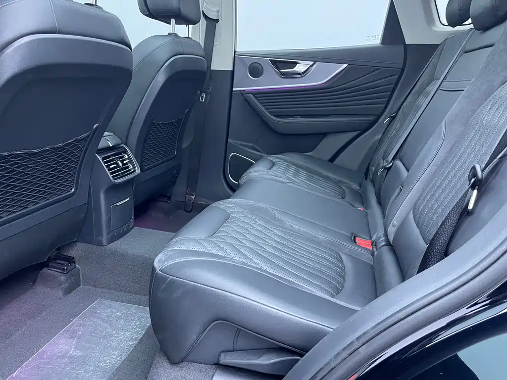 Hongqi HS5 2023 2.0T Qixiang Pro version купить на сайте DeffCars