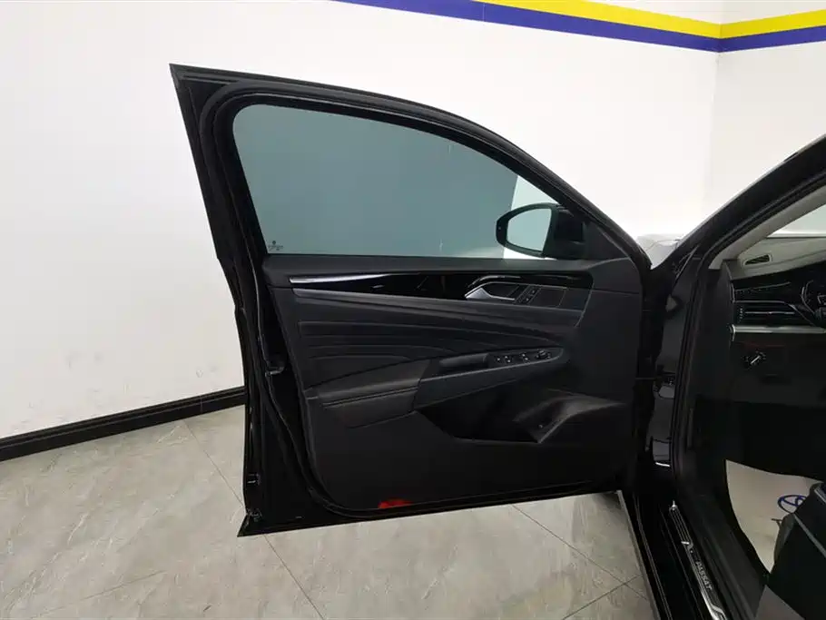 Passat 2022 330TSI Deluxe Edition купить на сайте DeffCars