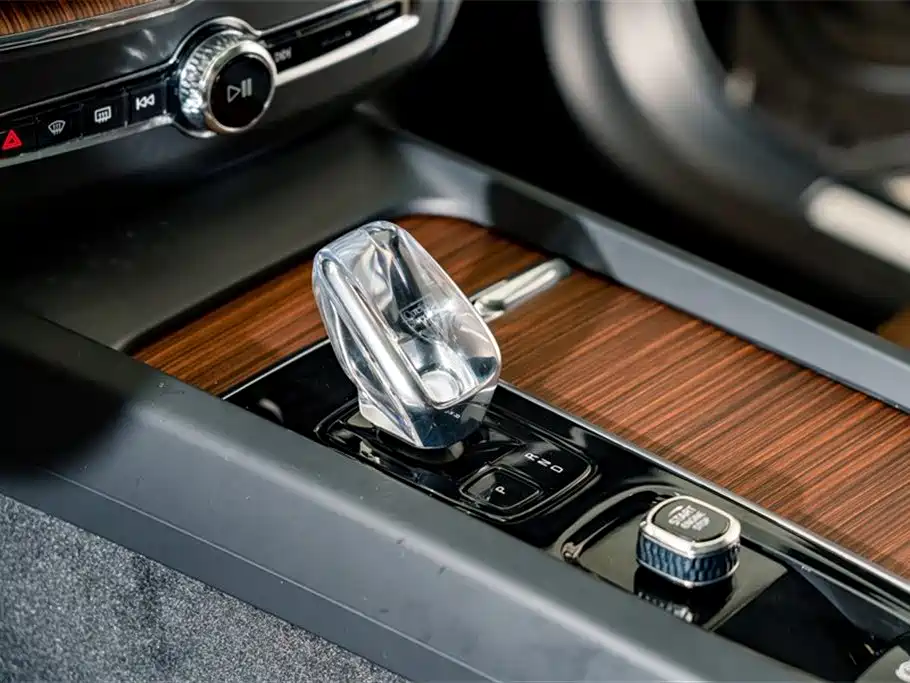 Volvo XC60 2025 B5 four-wheel drive Zhiyuan luxury version купить на сайте DeffCars