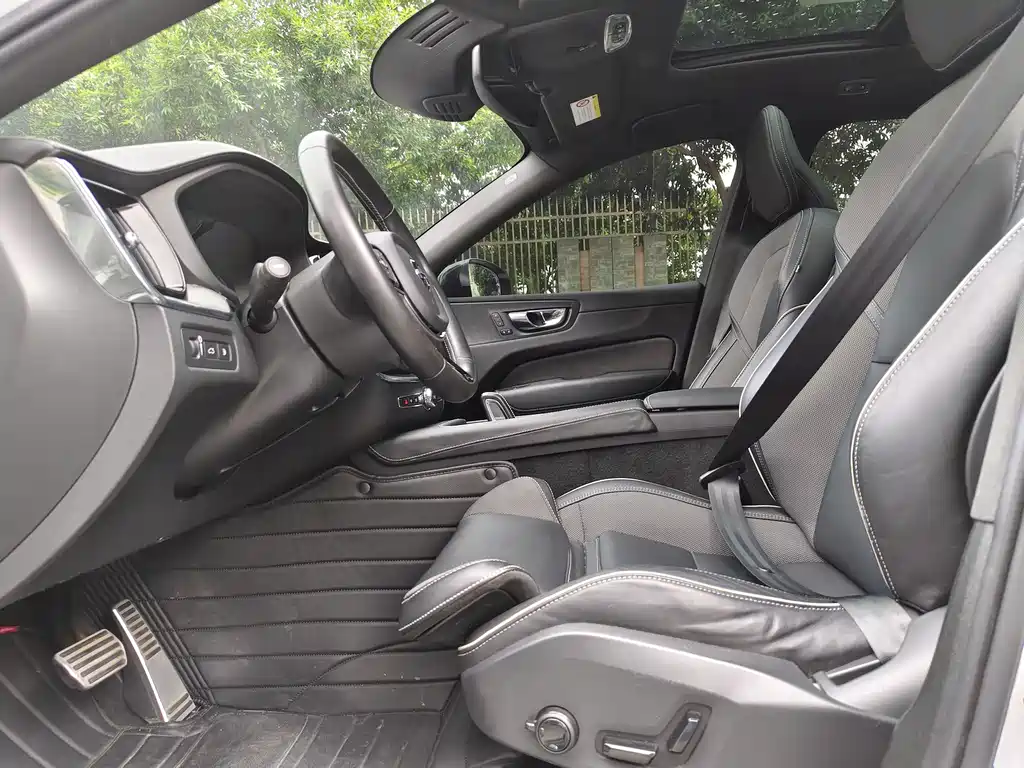 Volvo XC60 Plug-in Hybrid 2021 T8 E-Drive Hybrid Zhiya Luxury Edition купить на сайте DeffCars