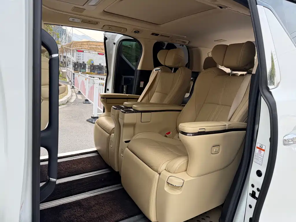 Wilfa 2021 Crown Dual Engine 2.5L HV Premium Edition купить на сайте DeffCars