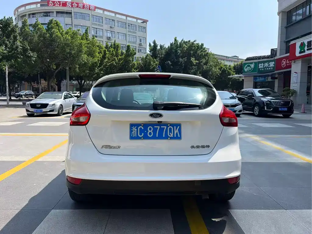 Focus 2018 hatchback classic 1.6L automatic comfort smart mobility version купить на сайте DeffCars