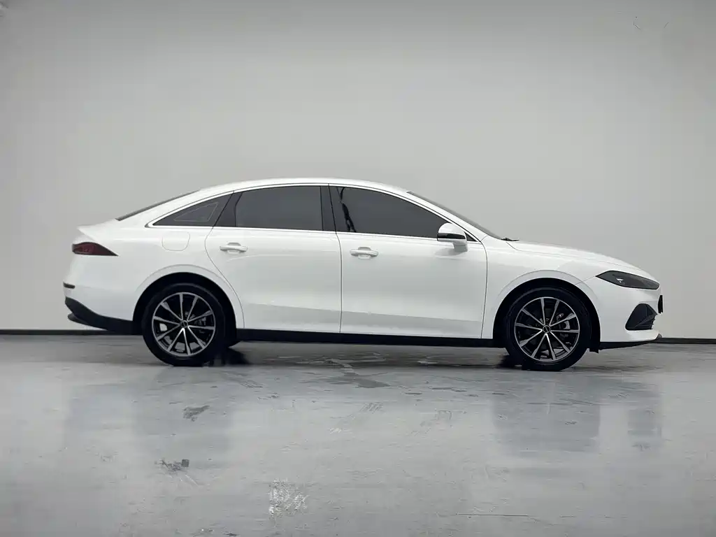 Roewe D7 2025 DMH 125km World Championship Edition купить на сайте DeffCars