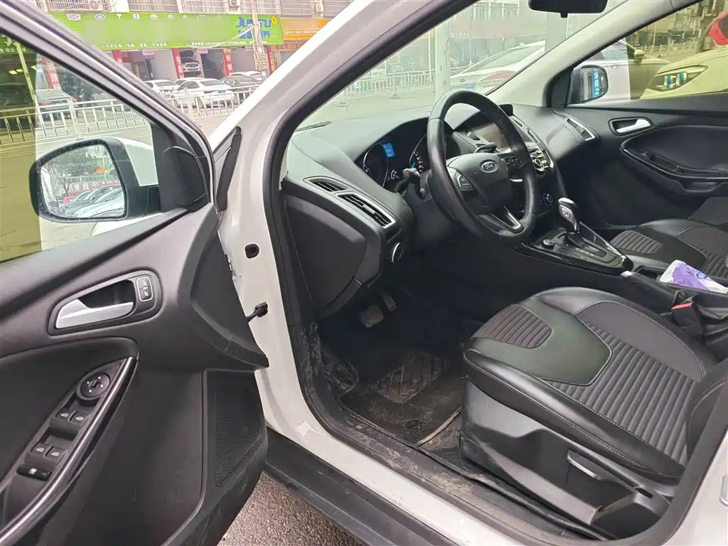 Focus 2018 hatchback classic 1.6L automatic stylish smart mobility version купить на сайте DeffCars