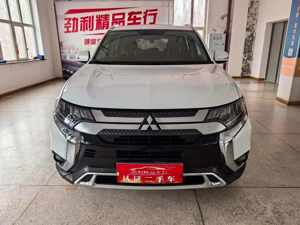 Outlander 2019 2.4L four-wheel drive exclusive version, 5 seats, National VI купить на сайте DeffCars