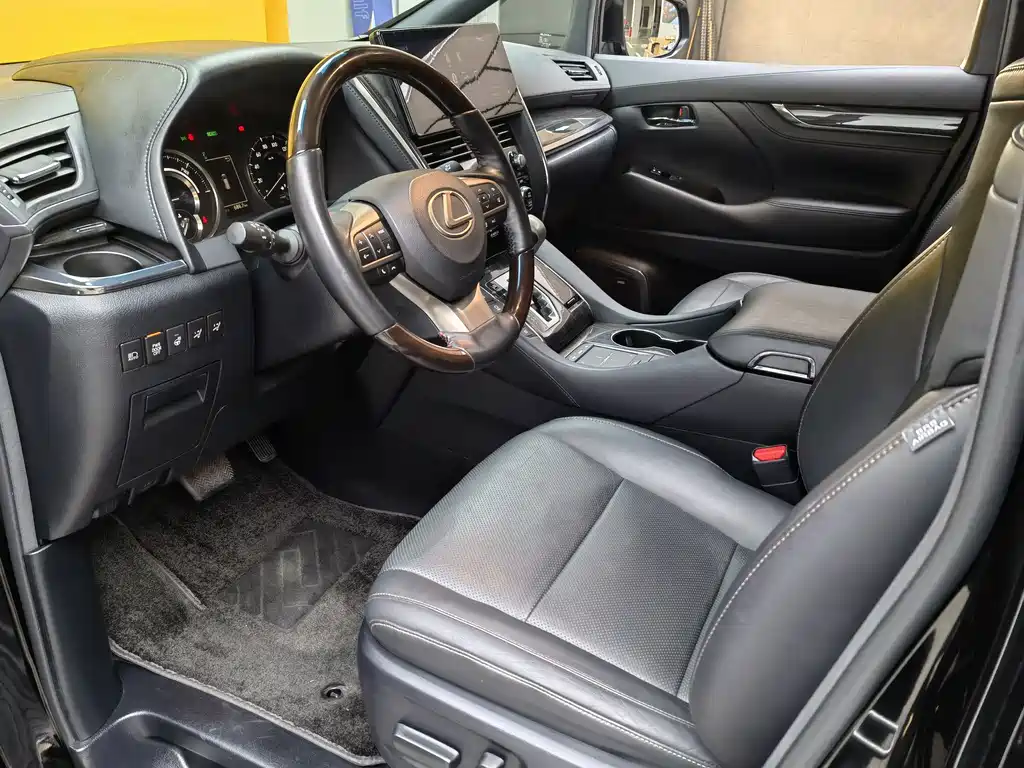 Lexus LM 2020 300h seven-seater elegant version купить на сайте DeffCars
