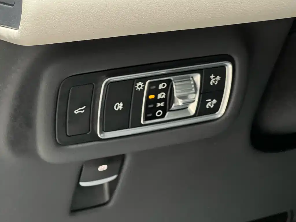 Voyager 2023 2.0T four-wheel drive Zunrui version купить на сайте DeffCars