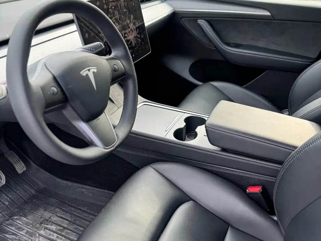 Model Y 2024 rear-wheel drive version купить на сайте DeffCars