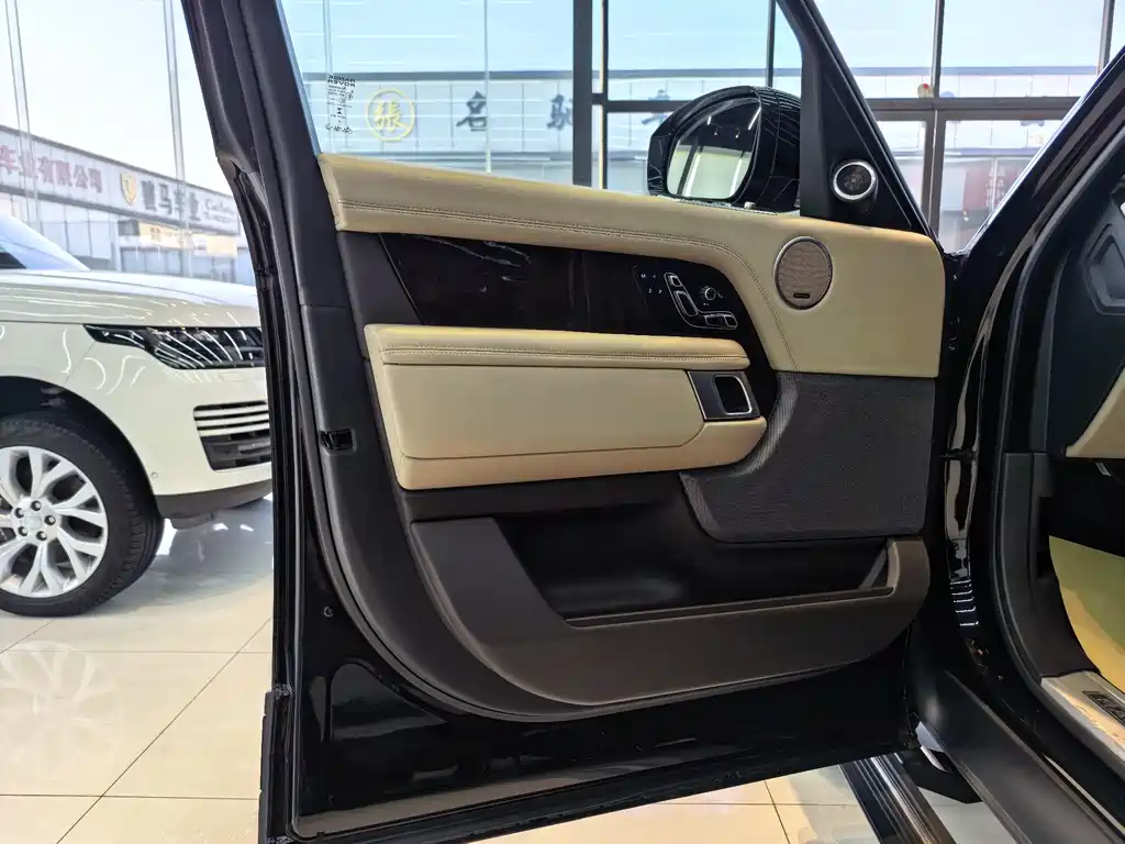 Range Rover 2021 3.0 L6 Legend Extended Classic Edition купить на сайте DeffCars
