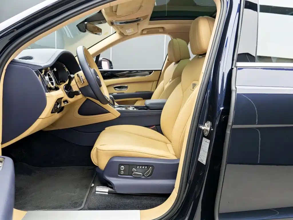 Bentayga 2024 4.0T V8 купить на сайте DeffCars