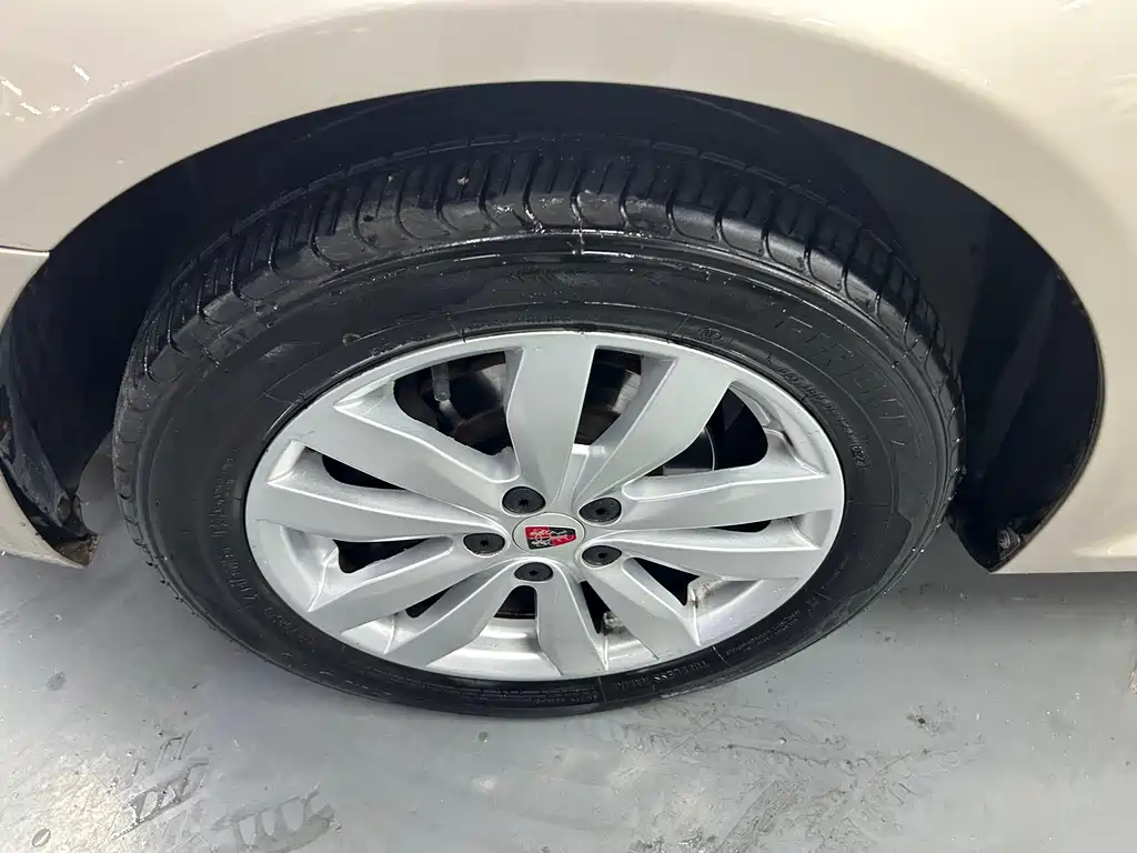 Roewe 350 2015 1.5L automatic exclusive version купить на сайте DeffCars