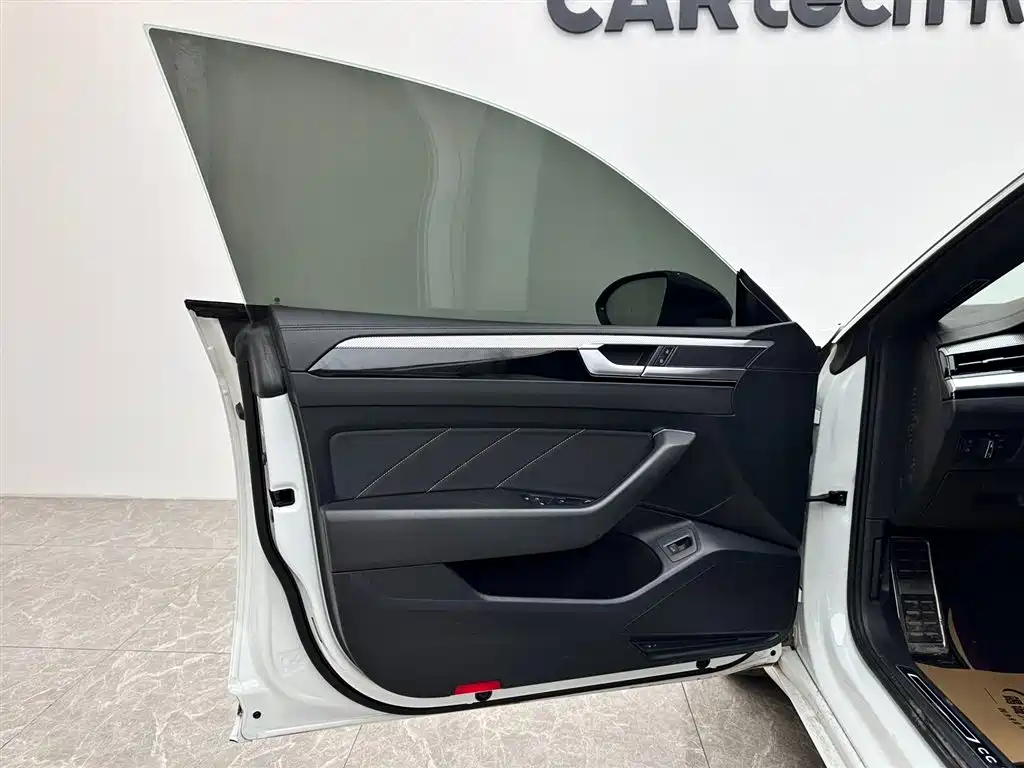 FAW-Volkswagen CC 2021 380TSI eye-catching version купить на сайте DeffCars