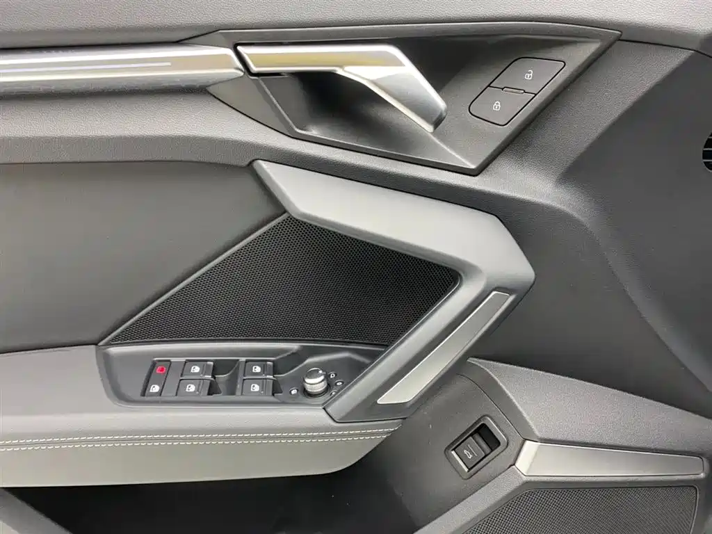 Audi A3 2026 A3L Limousine 35TFSI Flying Spur Exclusive купить на сайте DeffCars