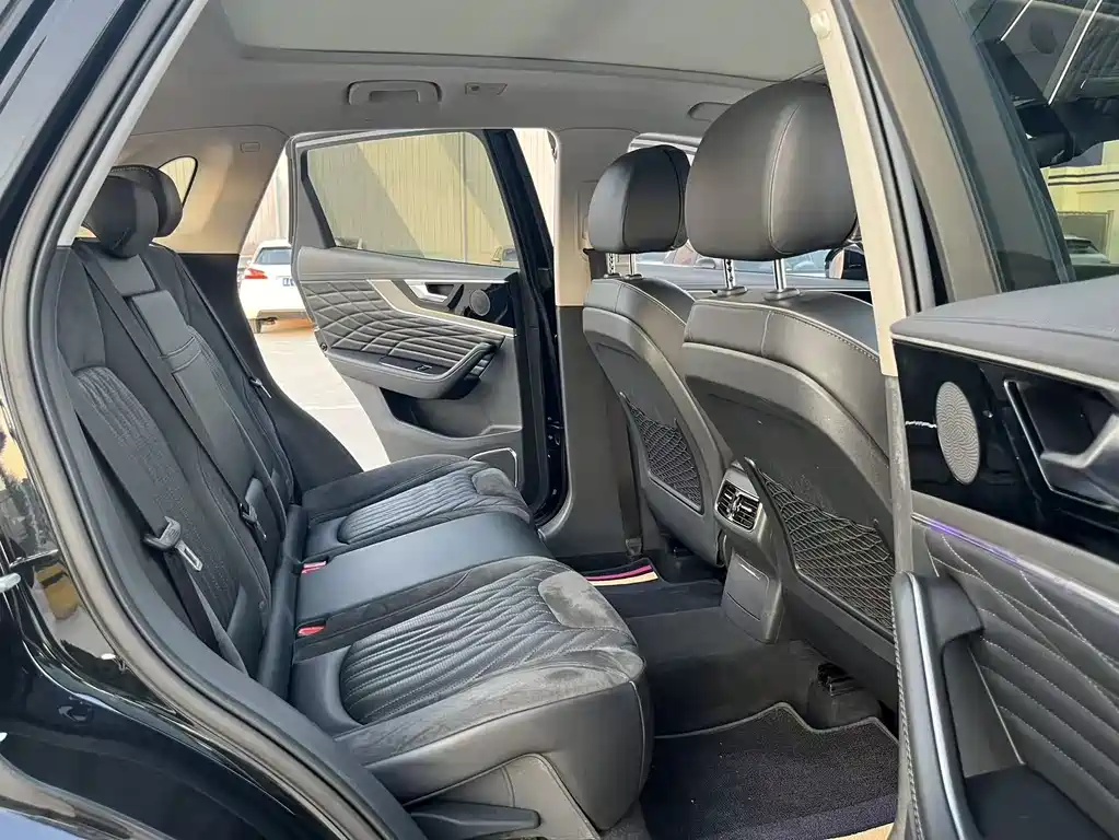 Hongqi HS5 2022 facelift 2.0T Zhilian Qixiang four-wheel drive version купить на сайте DeffCars