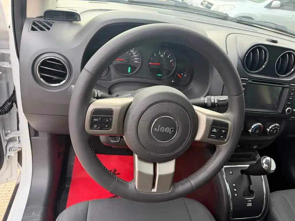 Compass imported 2013 2.0L two-wheel drive luxury version купить на сайте DeffCars