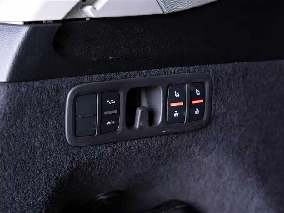 Audi Q7 2023 55 TFSI quattro S line sports купить на сайте DeffCars