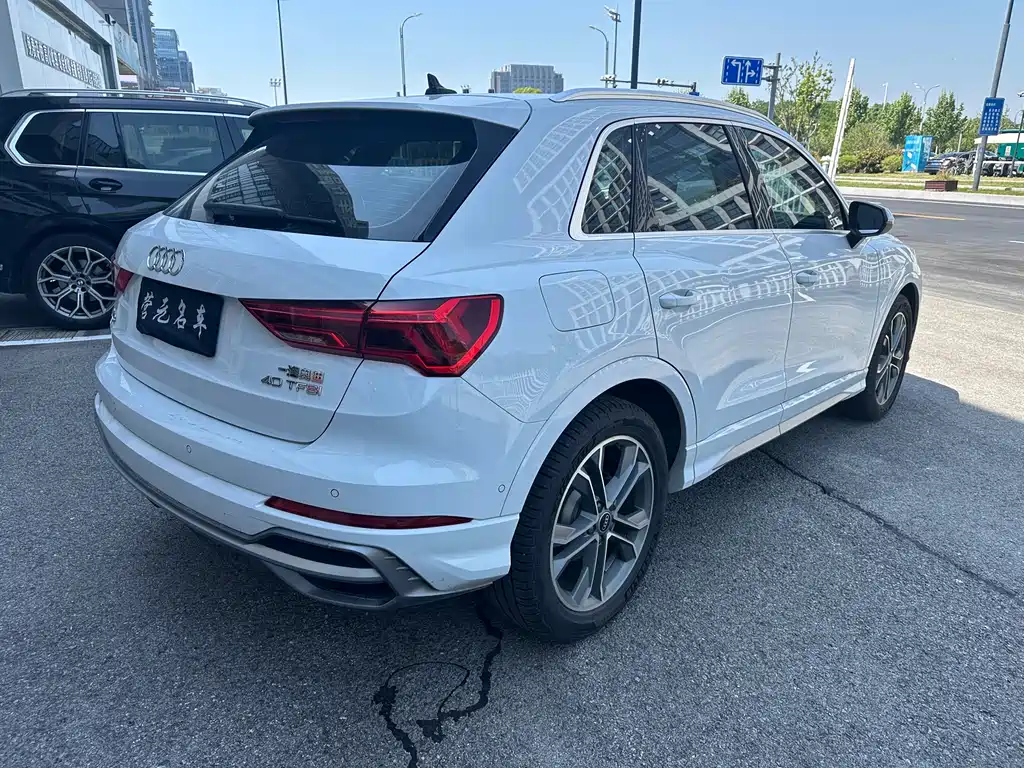 Audi Q3 2022 40 TFSI Fashionable and Dynamic купить на сайте DeffCars