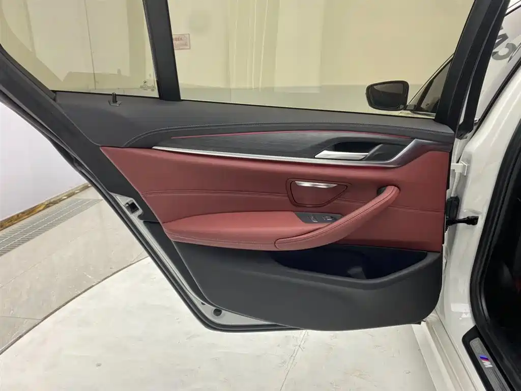 BMW 5 Series 2021 530Li Leading M Sports Package купить на сайте DeffCars