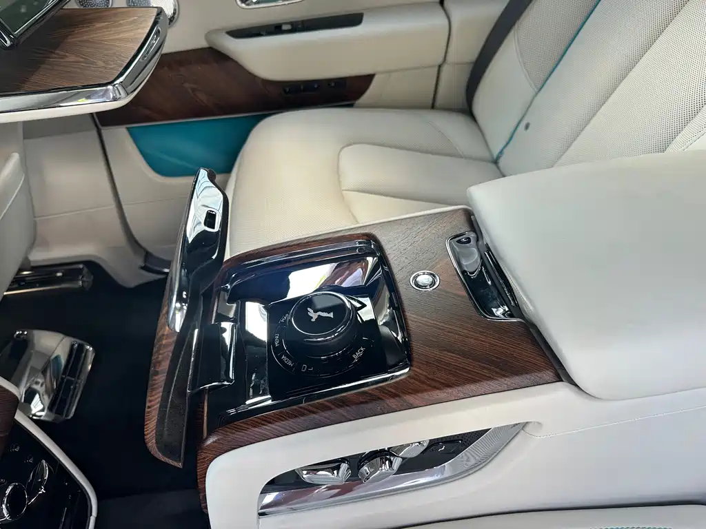 Cullinan 2018 four-seater version купить на сайте DeffCars