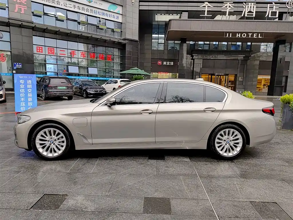 BMW 5 Series New Energy 2021 535Le Luxury Package купить на сайте DeffCars