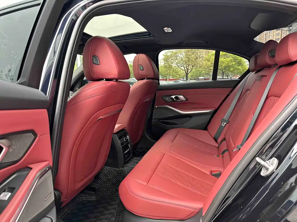 BMW 3 Series 2025 330i M Sports Night Package купить на сайте DeffCars