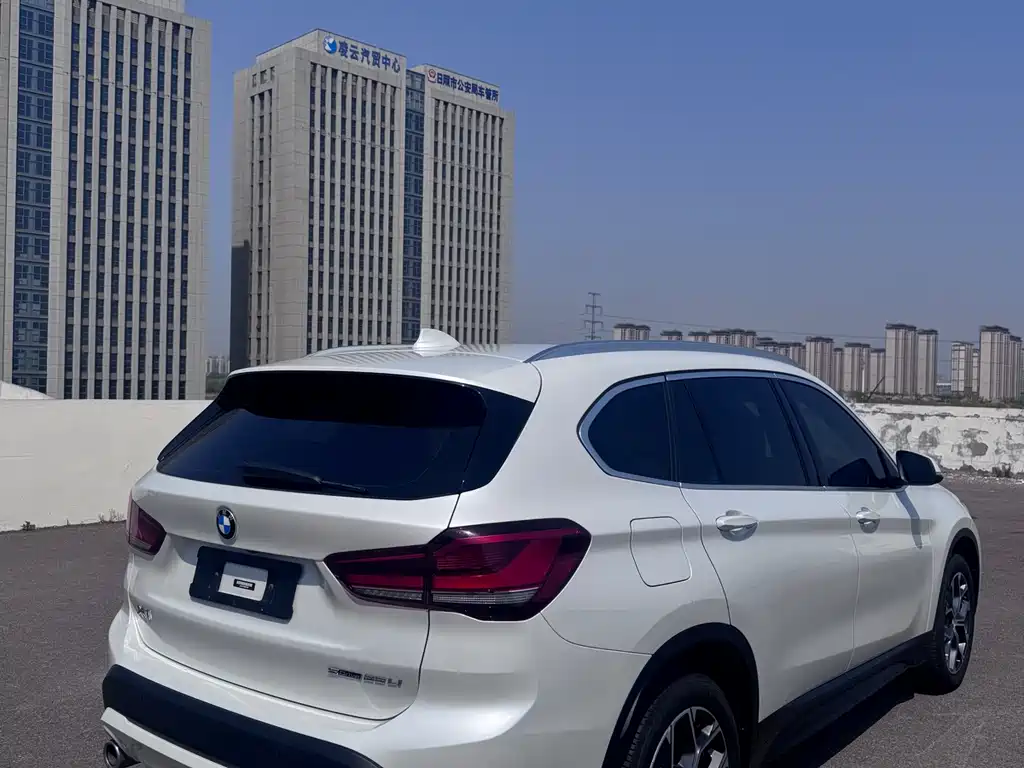 BMW X1 2022 sDrive25Li Leading Model купить на сайте DeffCars