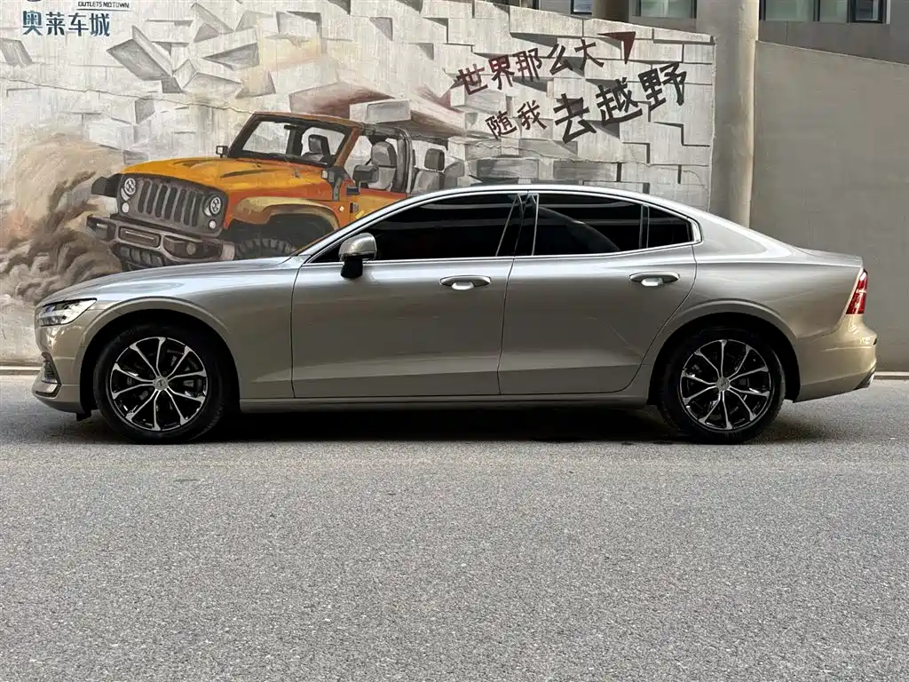 Volvo S60 2022 B4 Zhiyi Luxury Edition купить на сайте DeffCars
