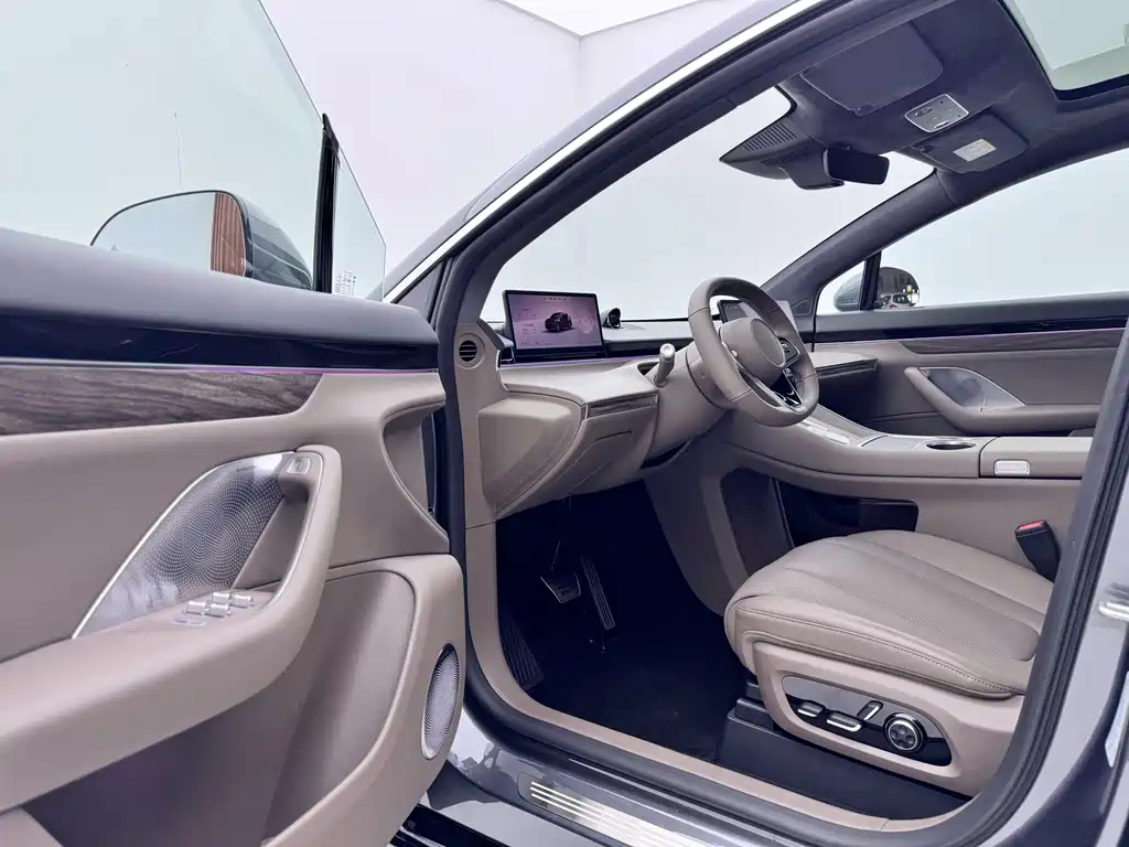 Zhijie R7 2025 extended range 251km Max купить на сайте DeffCars