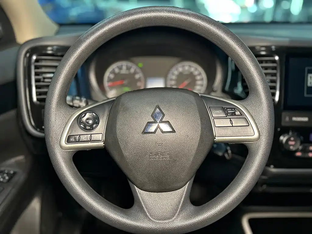 Outlander 2021 facelift 2.0L 2WD smooth version 5 seats купить на сайте DeffCars
