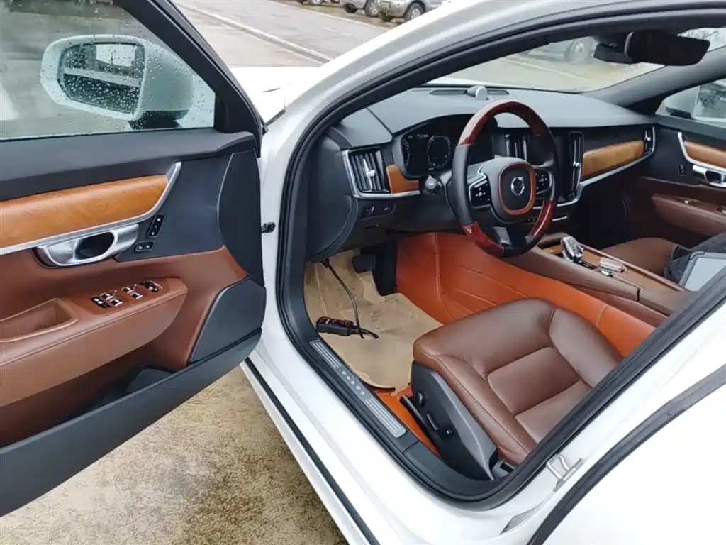 Volvo S90 2021 B5 Zhiyi Luxury Edition купить на сайте DeffCars