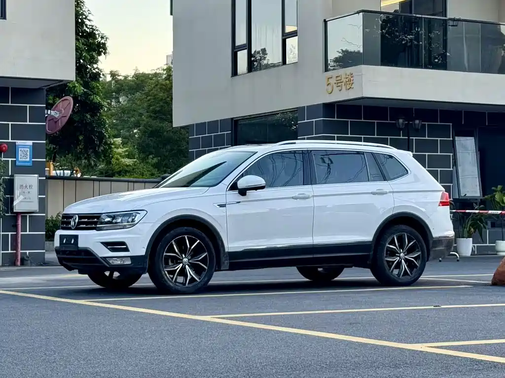 Tiguan L 2019 330TSI automatic two-wheel drive smart luxury version National VI купить на сайте DeffCars