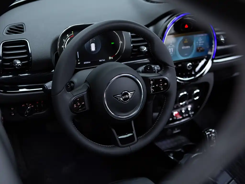 MINI CLUBMAN 2023 2.0T COOPER S Connoisseur купить на сайте DeffCars