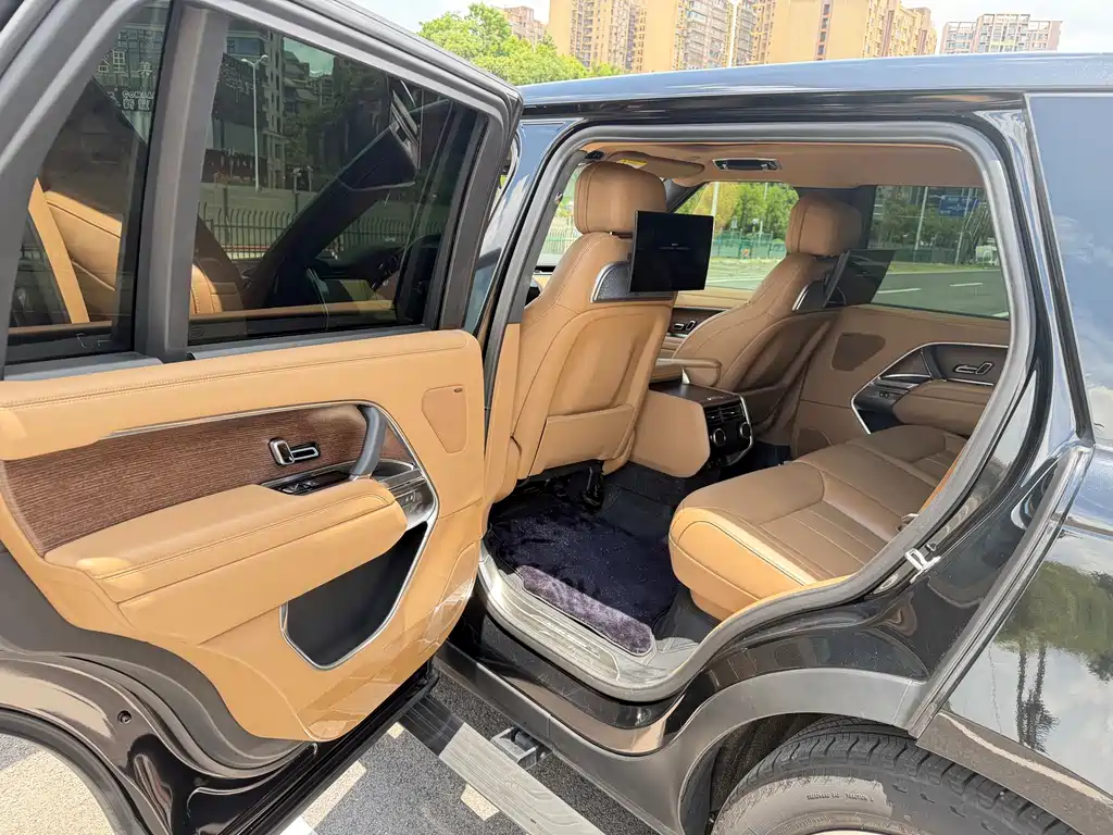 Range Rover 2024 3.0 L6 400PS Extended Edition купить на сайте DeffCars
