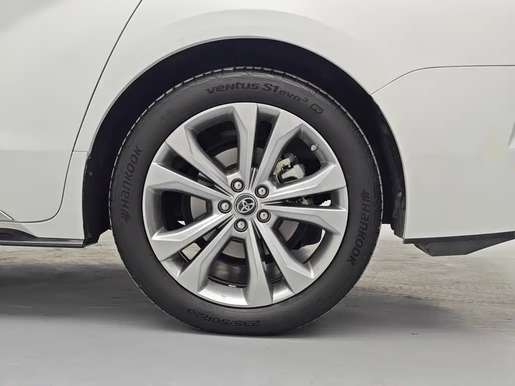 SIENNA 2021 2.5L Hybrid Platinum Edition купить на сайте DeffCars