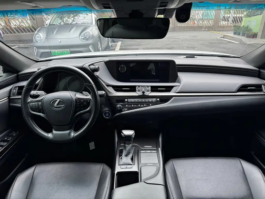 Lexus ES 2018 300h Excellence Edition National V купить на сайте DeffCars