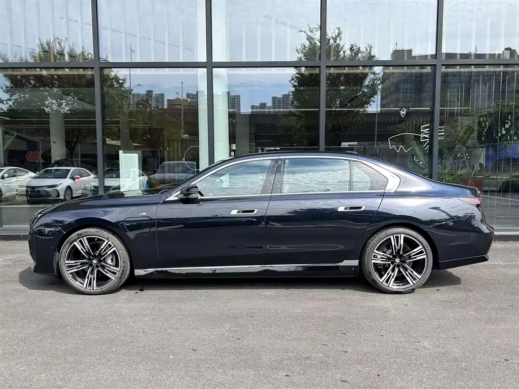 BMW i7 2023 eDrive50L Exclusive M Sports Package купить на сайте DeffCars
