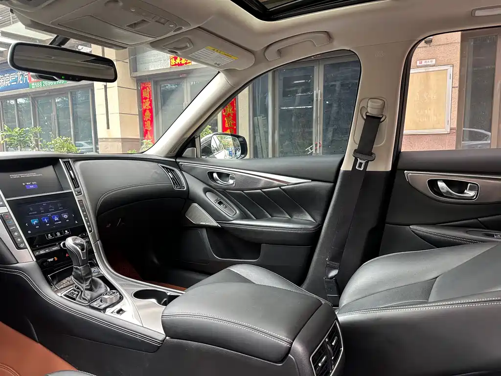 Infiniti Q50L 2018 2.0T Premium Edition National VI купить на сайте DeffCars