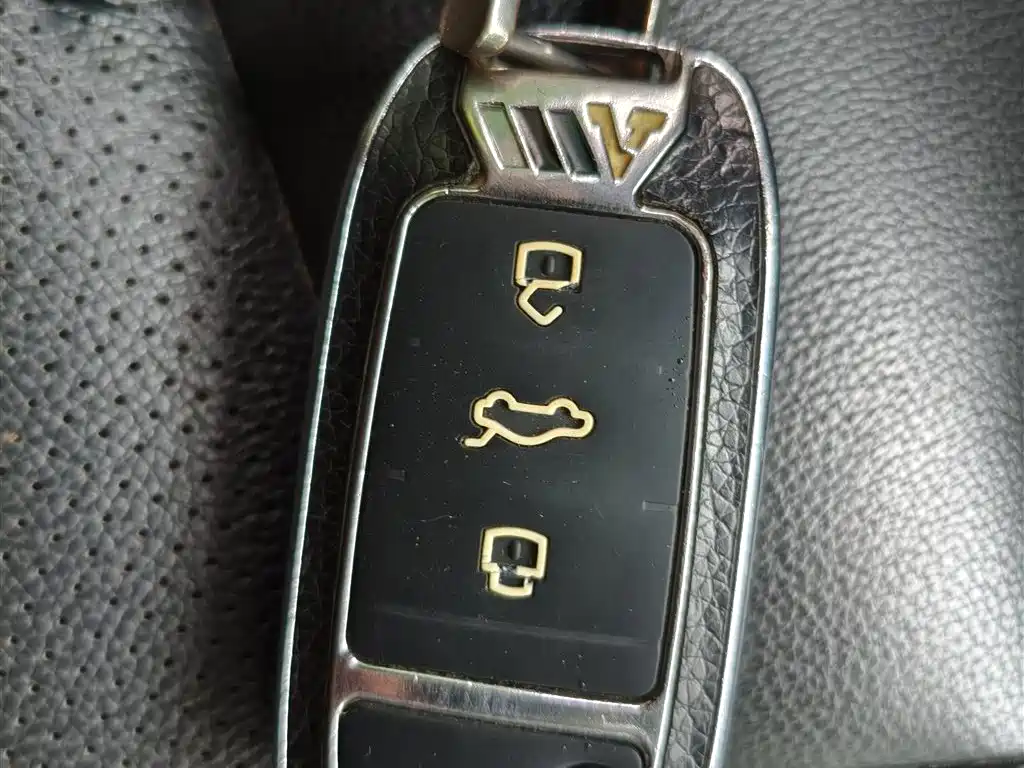 Roewe RX5 2019 20T two-wheel drive automatic 4G interconnected platinum version купить на сайте DeffCars