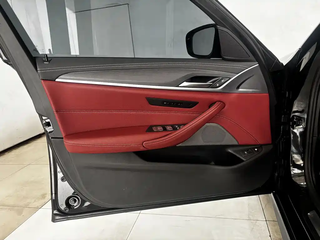 BMW 5 Series New Energy 2022 Model 2 535Le M Sports Package купить на сайте DeffCars
