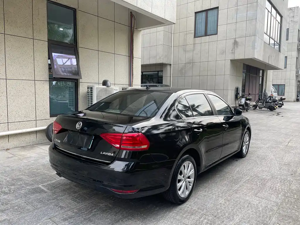 Lavida 2017 1.6L manual comfort version купить на сайте DeffCars