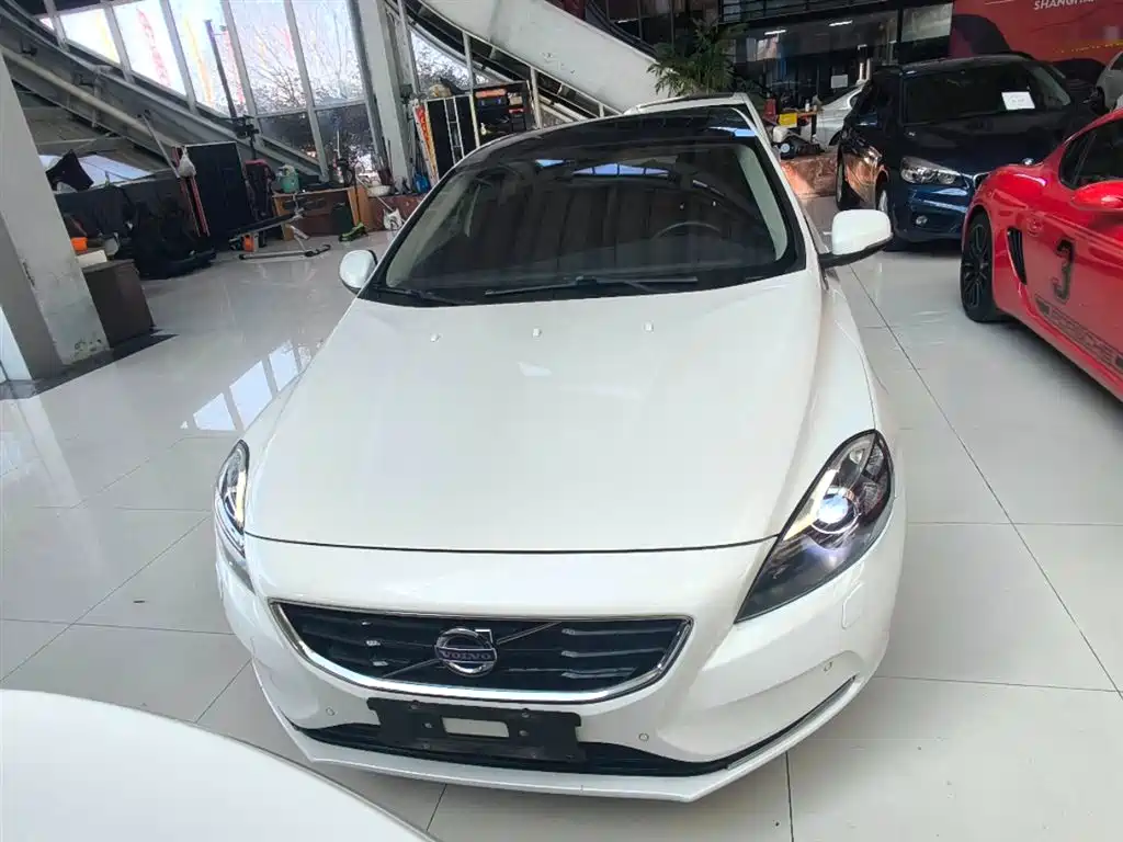Volvo V40 2016 T4 Zhiya Edition купить на сайте DeffCars