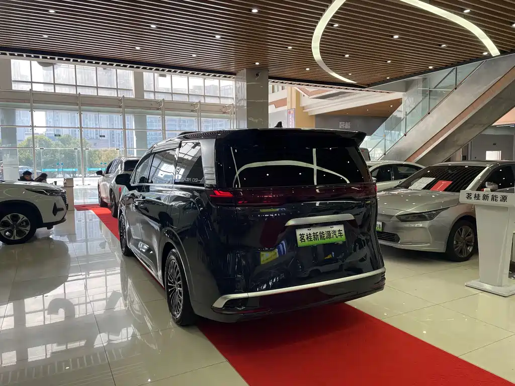 Denza D9 2022 DM-i 970 four-wheel drive premium model купить на сайте DeffCars