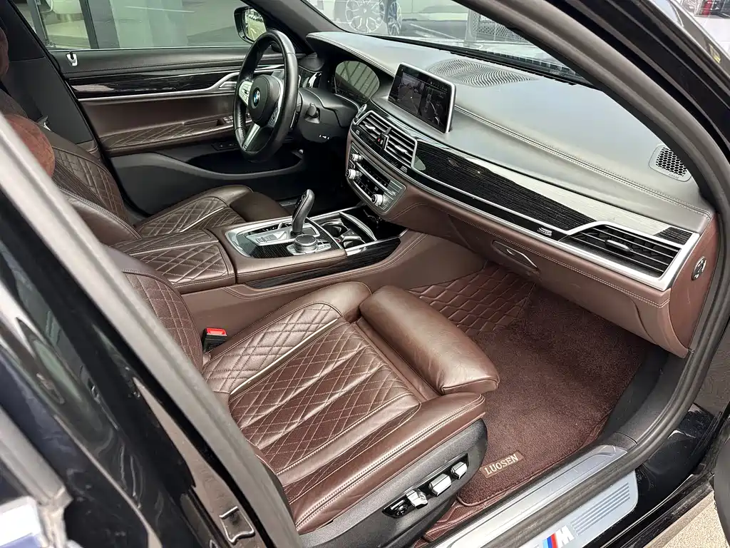 BMW 7 Series 2019 facelift 740Li leading M sports package купить на сайте DeffCars