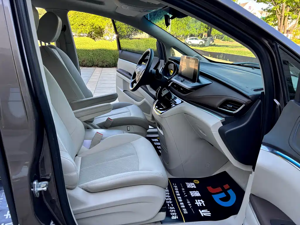 Buick GL8 2023 Land Business Class Comfort Type купить на сайте DeffCars