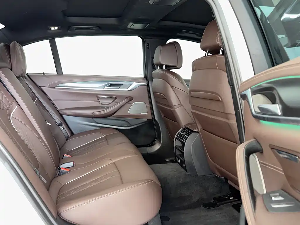 BMW 5 Series New Energy 2022 535Le Pioneer Edition M Sports Package купить на сайте DeffCars