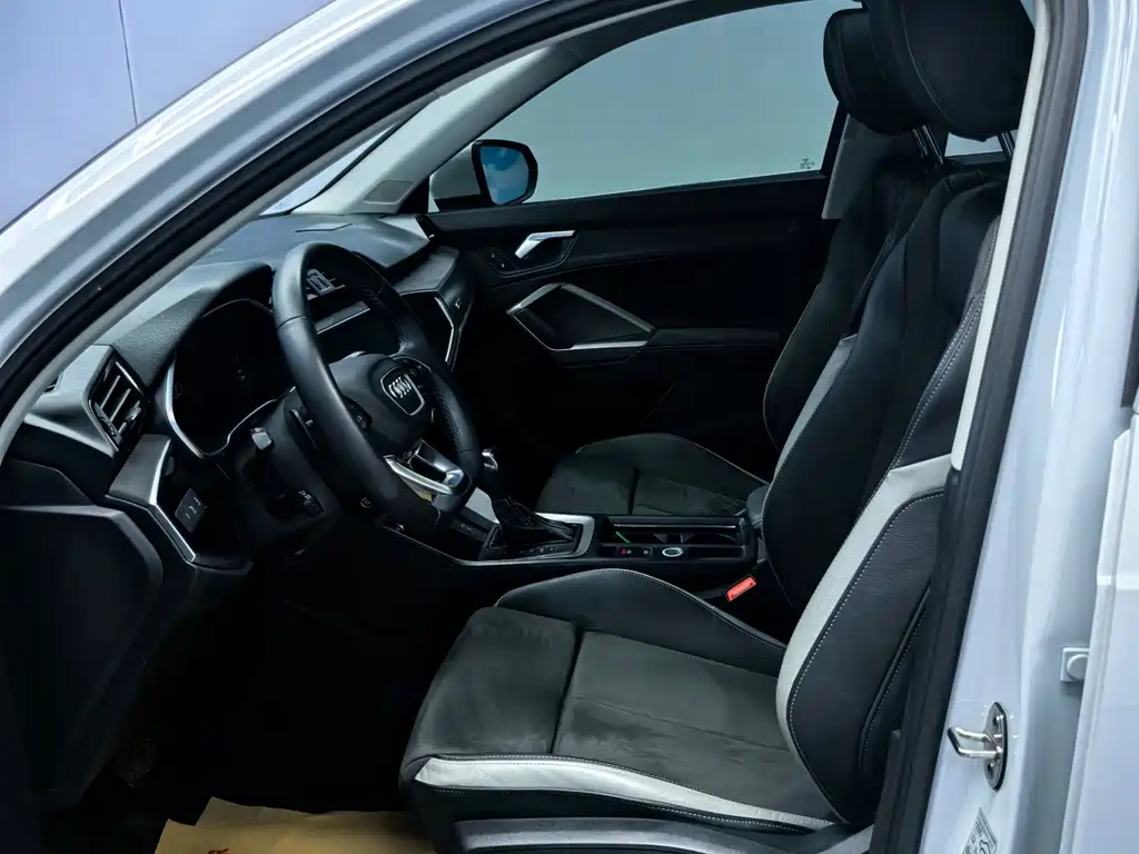 Audi Q3 2022 35 TFSI Fashionable and Dynamic купить на сайте DeffCars